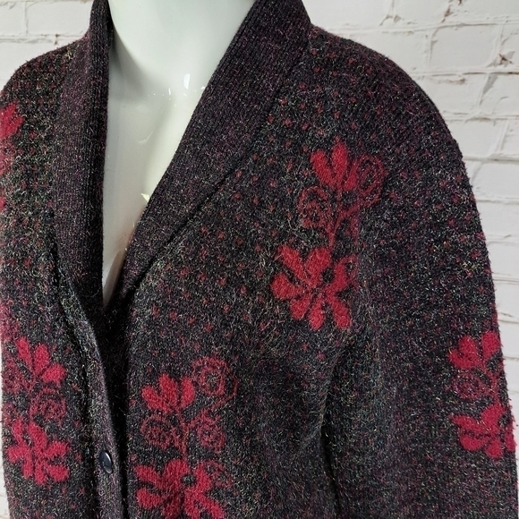 VINTAGE Handmade Knit Cardigan Sweater - Picture 4 of 11